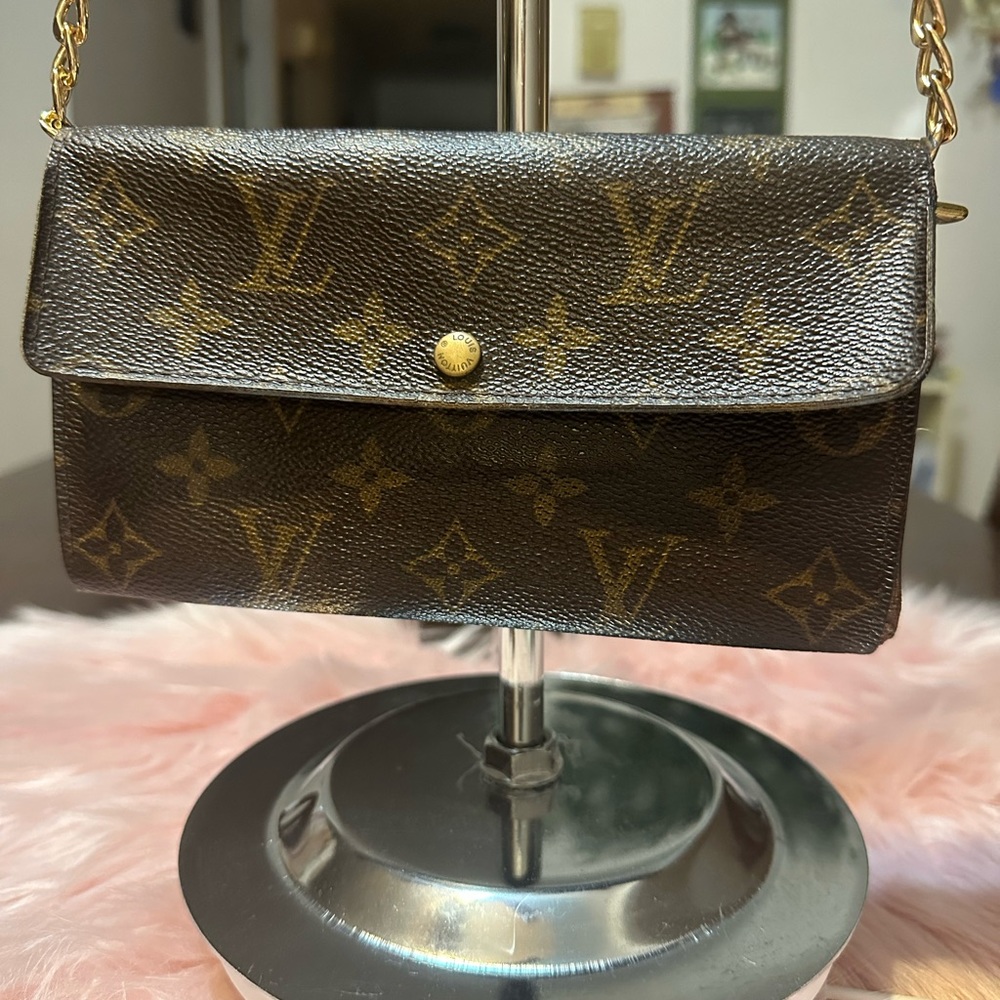 Louis vuitton Sarah wallet
CA0979